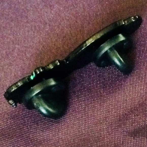 FEMINIST JACKET/HAT PIN WITH PINK ROSES - Picture 3 of 3